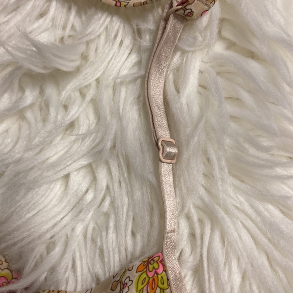 Victoria Secret Bra size 34DD it’s push up bra with adjustable strips - Picture 4 of 10